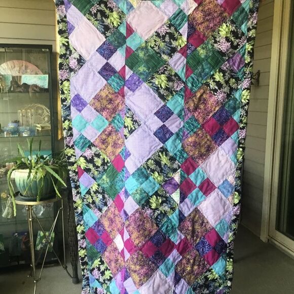NWT Hand Crafted Lavender Florals With Gorgeous Coordinating Colors Quilt - Picture 3 of 14